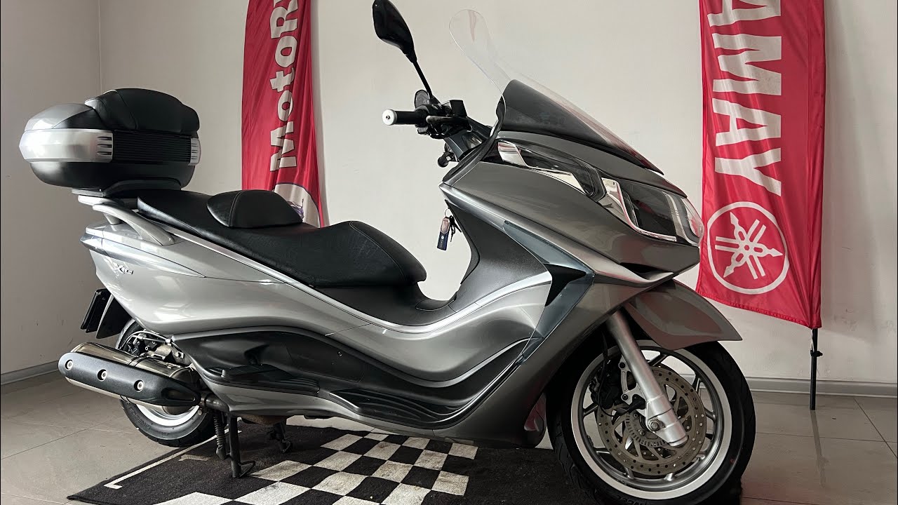 Limuzyna wśród MaxiSkuterów - Piaggio X10 500 ABS ASR 2013 MotoRW