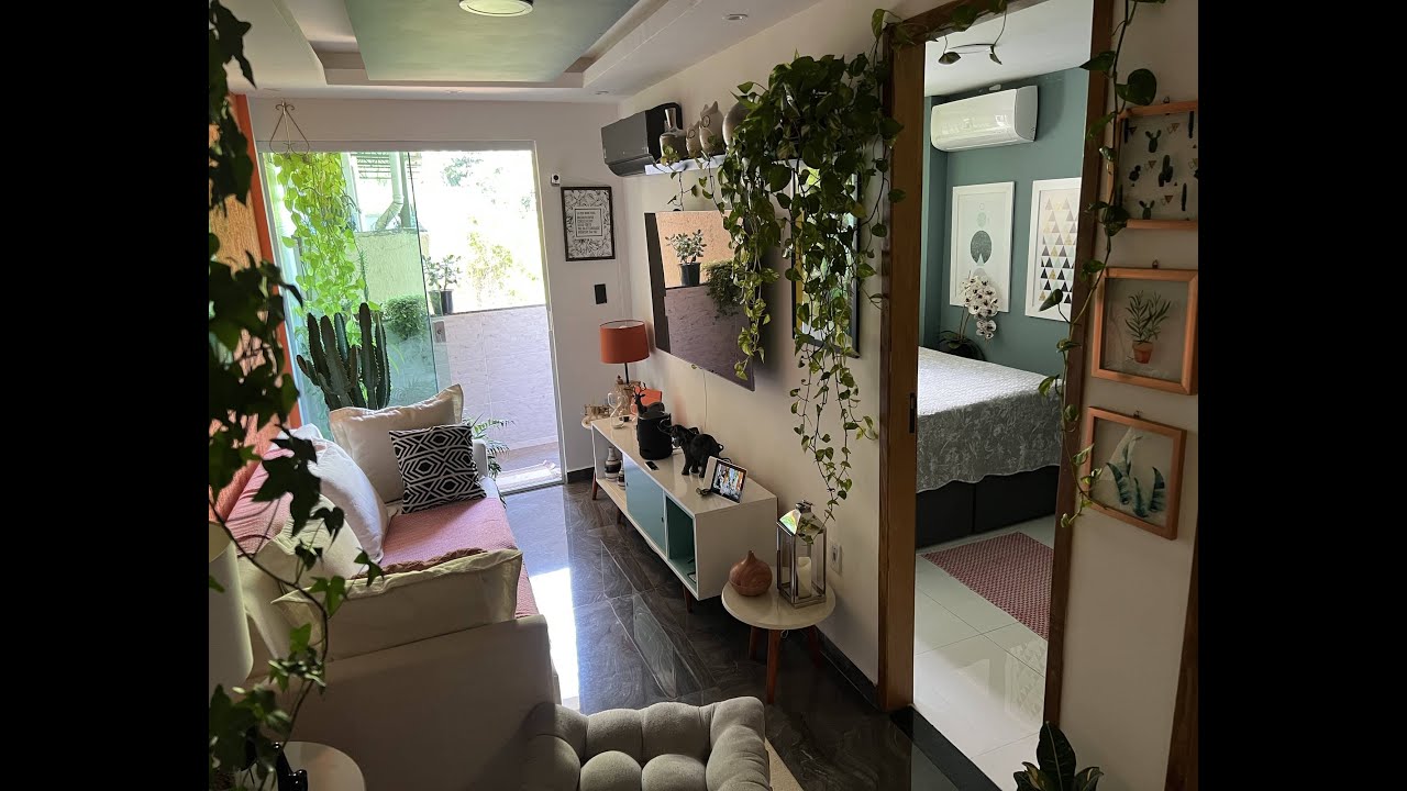 Tour em apartamento pequeno, decoração simples.