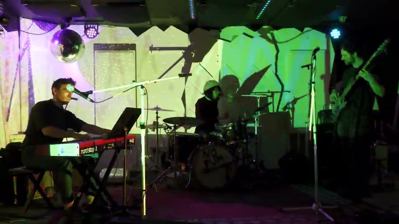 Faye Fadem Drum Solo w/ We Used to Cut The Grass (2/15/26 Troy, NY - No Fun)