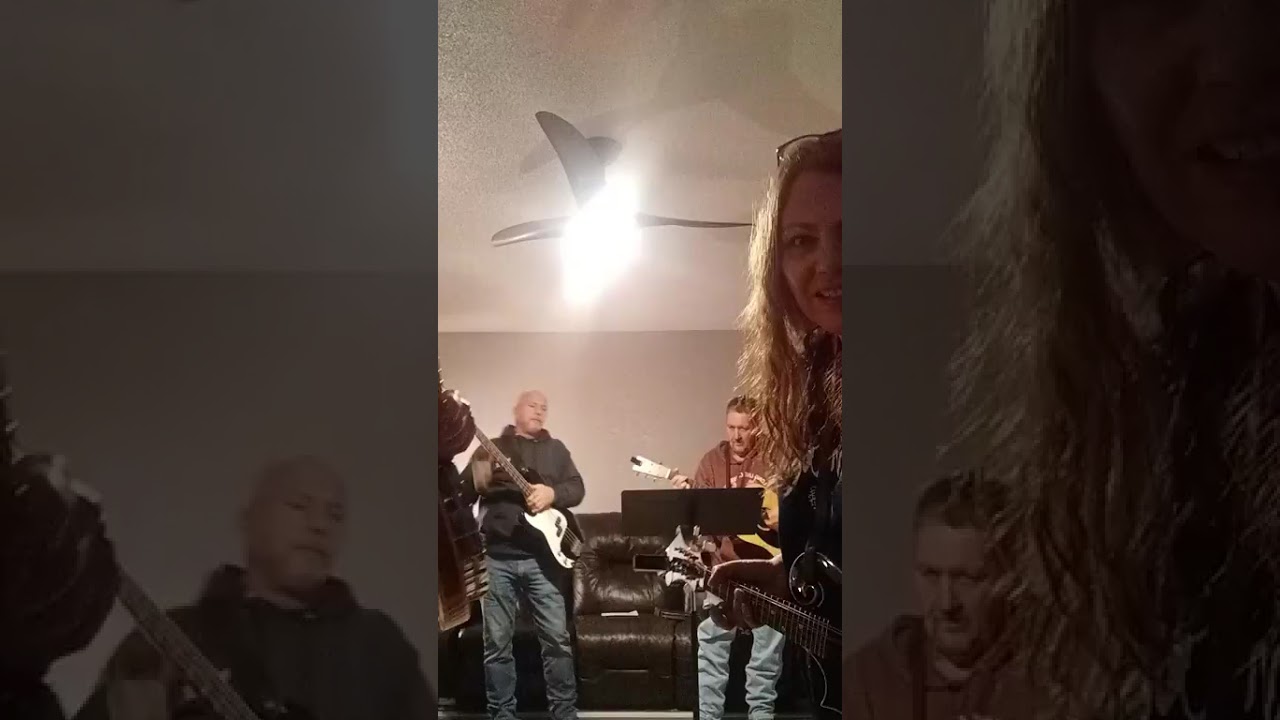 Ðivine Glory Gospel Singers  practice 