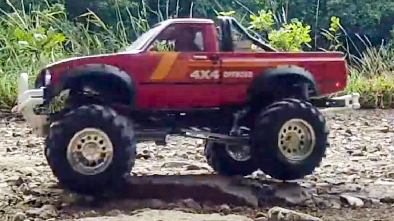 Tamiya 2012 Bruiser 58519 / Mountain Rider review & running HD video