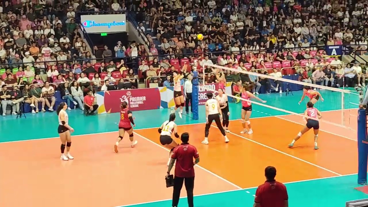 open na open ang layo ni tots😁 out pa ni bea, aray ko😨 #creamlinecoolsmashers vs #pldt