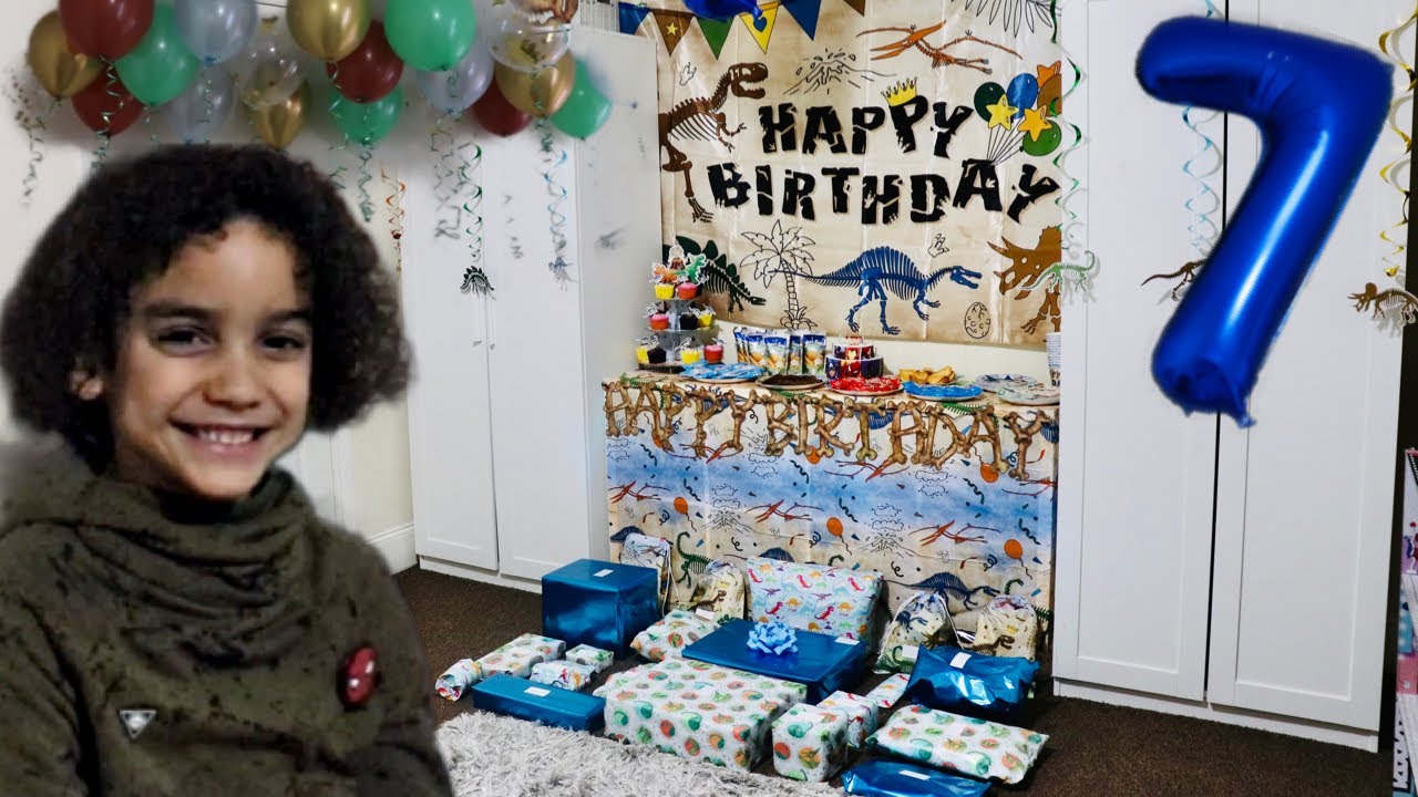 ORLANDO’S 7TH BIRTHDAY MORNING OPENING PRESENTS| ** SURPRISE APPLE HAUL ** | The Bowie Family
