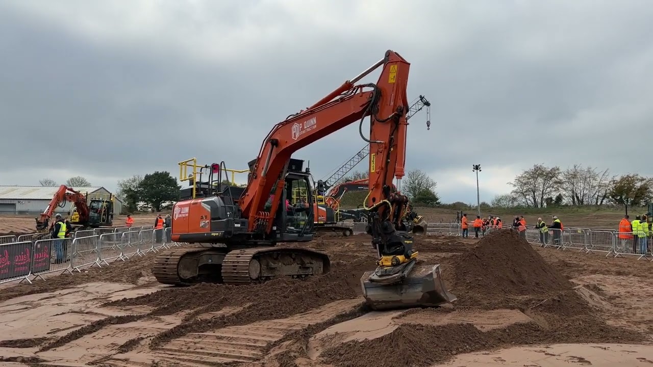 Factory fitting Leica Geosystems 3D machine control with the team at Hitachi Connected Technologies