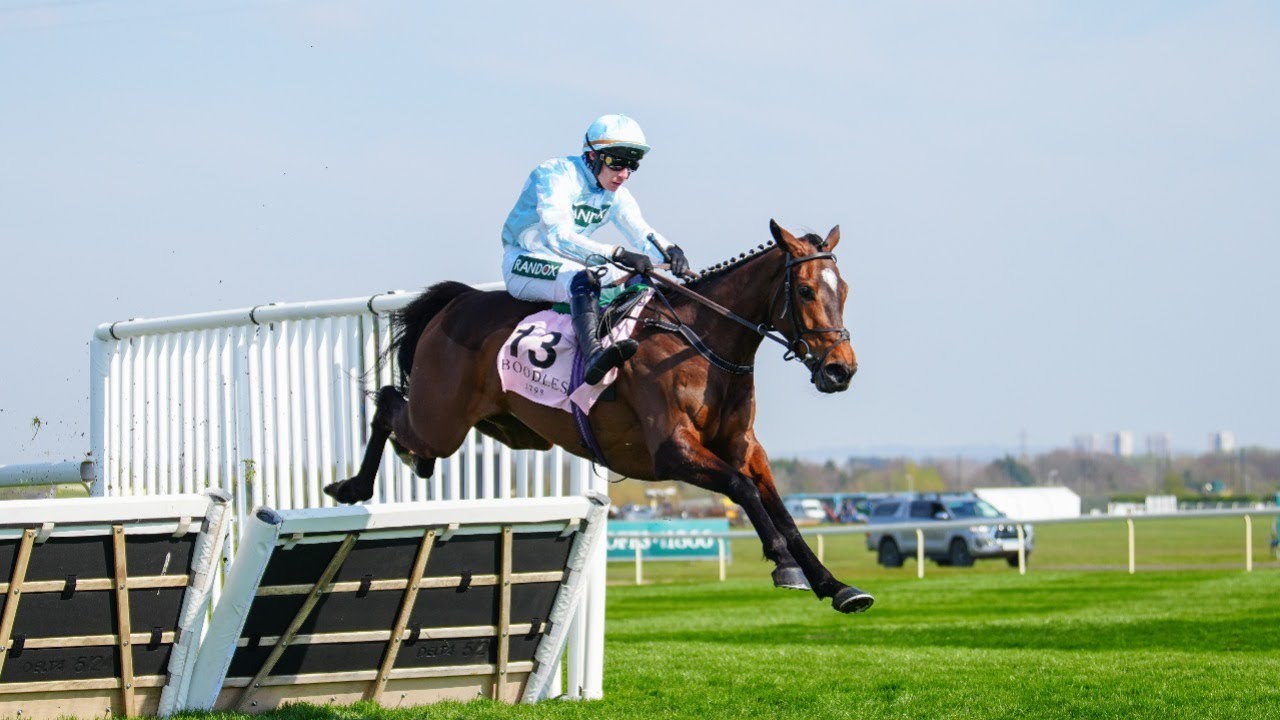 MURCIA merciless in 4YO Hurdle at Aintree