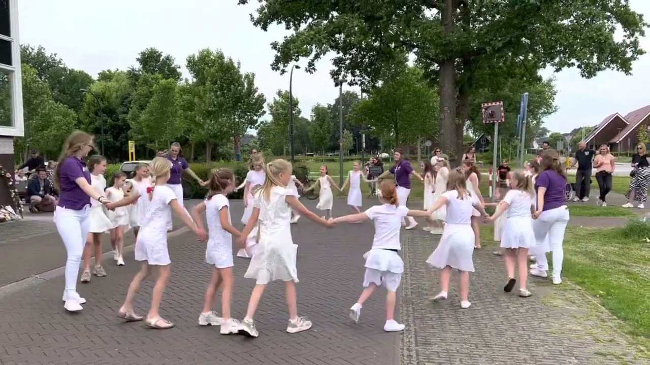 Pinksterbruidjes Borne 2022 - Bornsche Maten - Group De Vonder