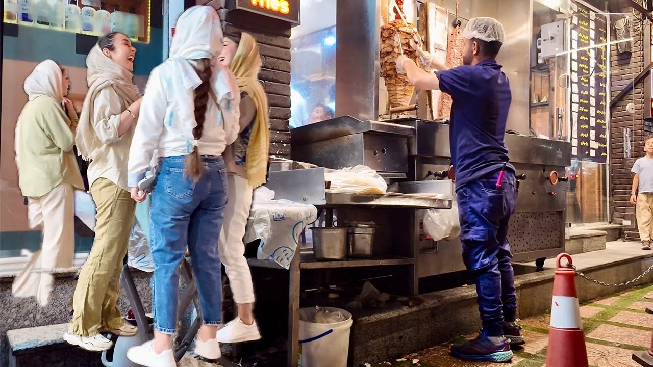 Falakeh Gaz at Night | The Busiest & Tastiest Spot in Shiraz-2025 ASMR