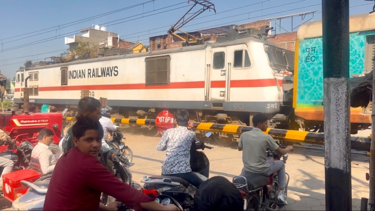 [12 IN 1] RAILGATE CROSSING TRAINS COMPILATION @Railterritorial 