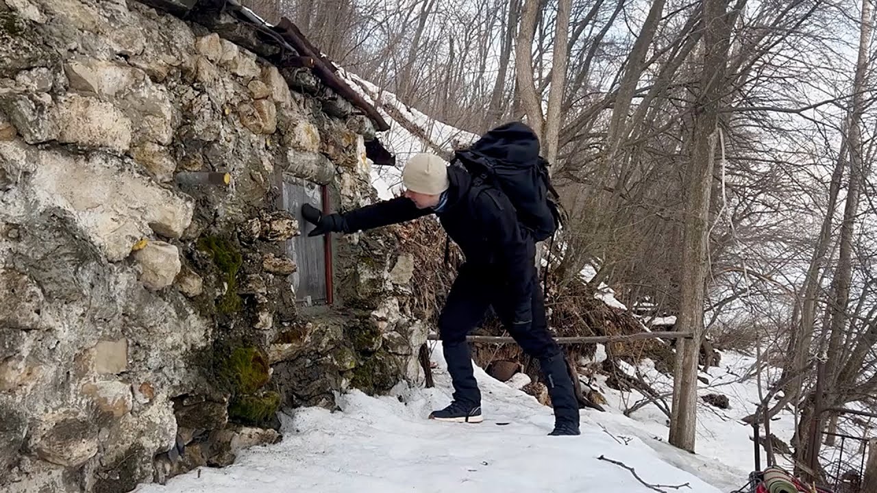 Surviving Winter Alone in a Hidden Stone Shelter - Bushcraft Life