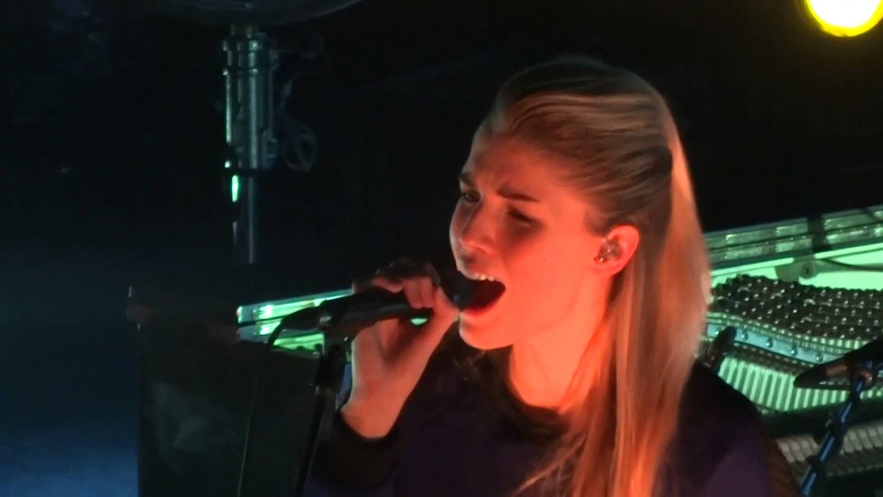 London Grammar - Wasting My Young Years (HD) Live In Paris 2014