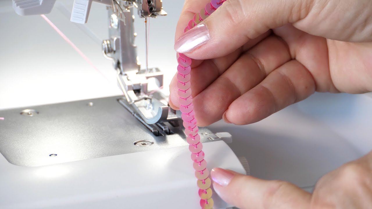 Tutorial: Videoanleitung zum BERNINA Overlocker Perlen- und Paillettenfuss # L15/C15