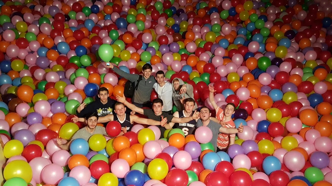 CRAZY 12,000 BALLOON SENIOR PRANK