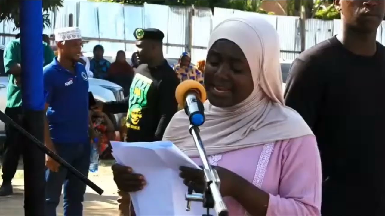 Utenzi: Yusra Makame awagusa tena mbele ya Balozi Seif.