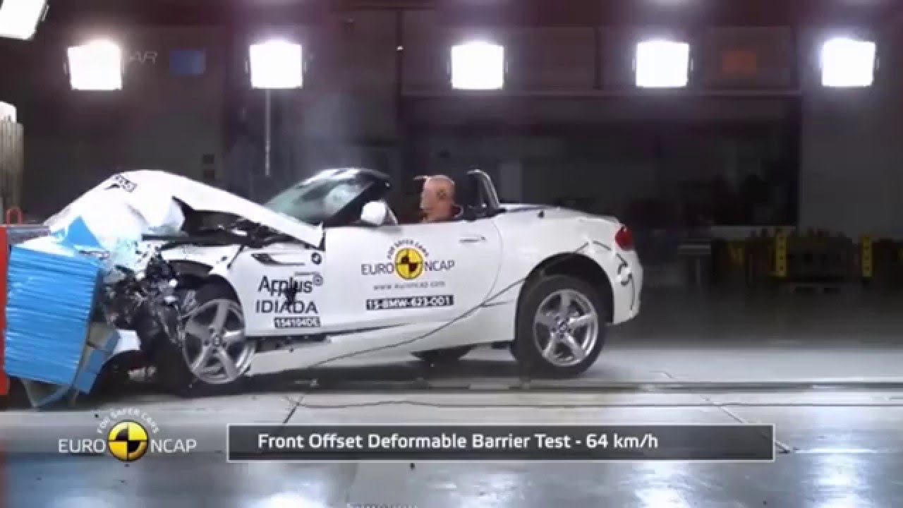 BMW Z4 Series - CRASH TEST : Over 64 Km/ h