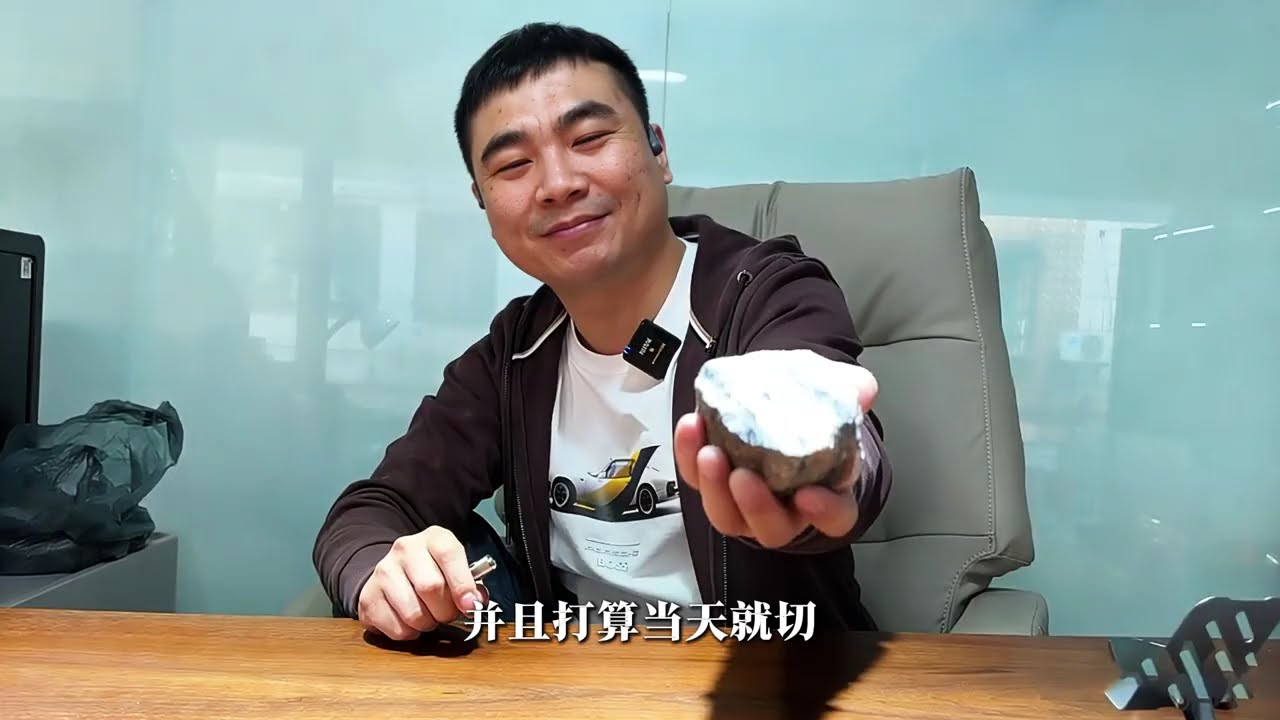 一块裂成两半的石头，卖给两个人，却是两种结果 #翡翠原石 #以石会友 #缅甸翡翠