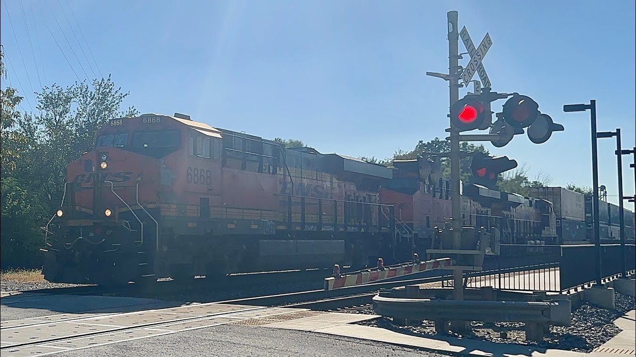 BNSF 6868 intermodal cruises east on the Marceline Subdivision 