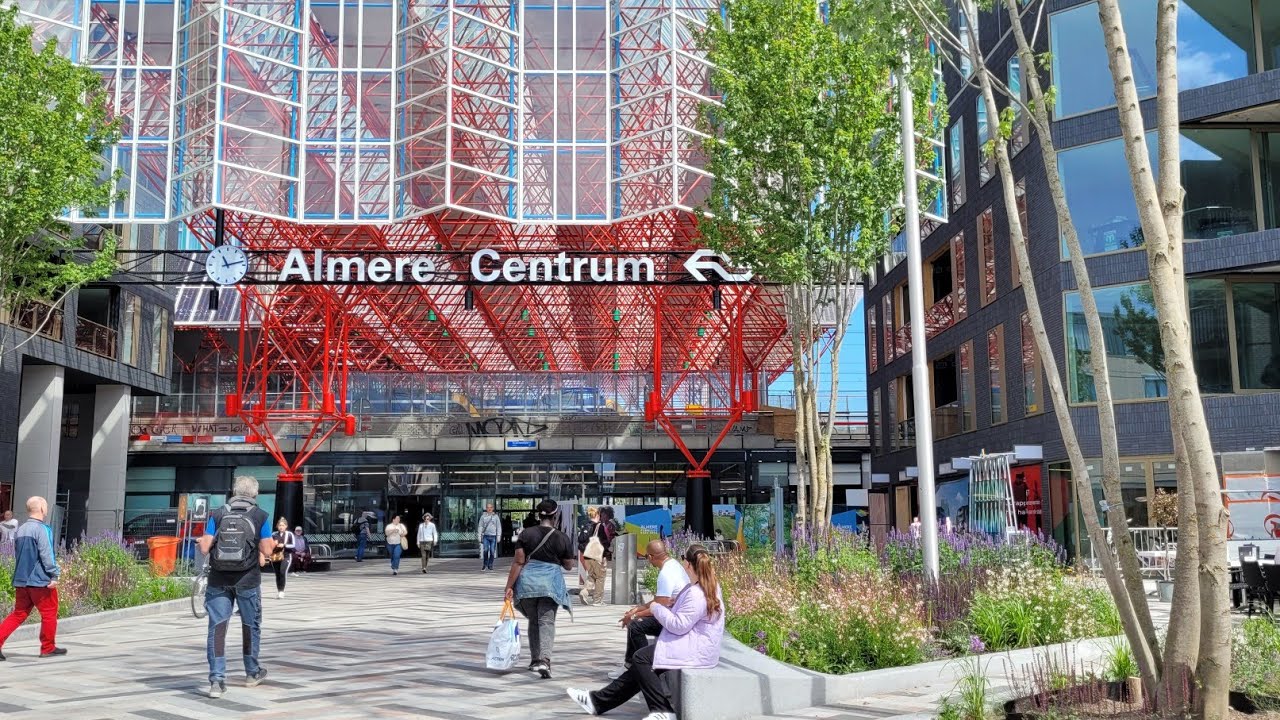 Walking in Almere Centrum, The Netherlands, 8 juli 2022(2)