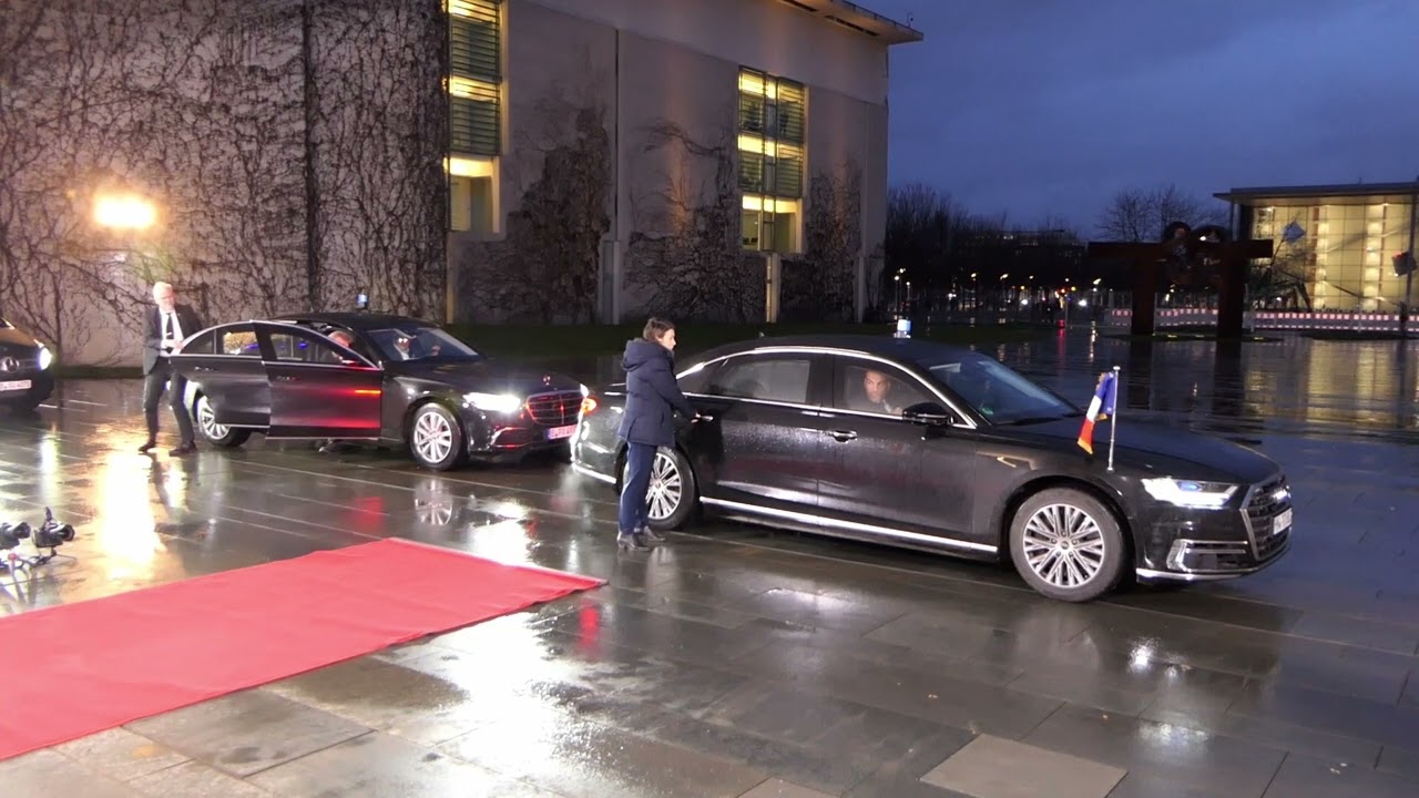 Präsident Macron besucht Bundeskanzler Olaf Scholz