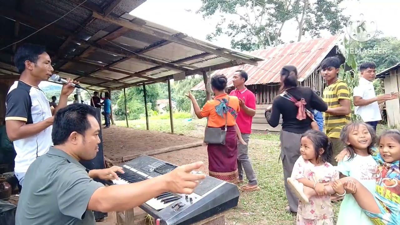 ເສບສົດຮັກສາວຫົວພັນໂຄເວີຮອງໂດຍສູນທອນ,ມື້ຄີບອດຈາກຄູທິດ