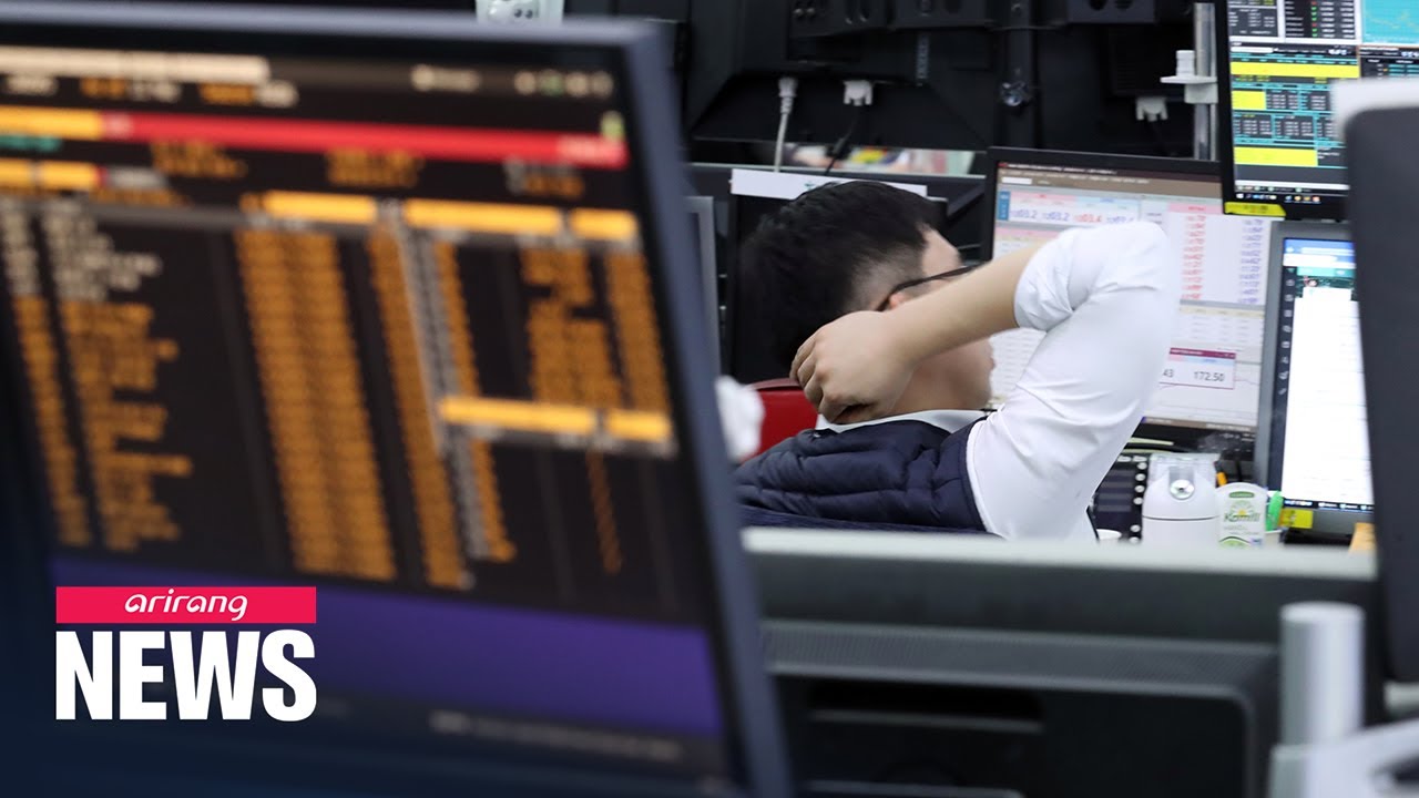 Stocks tumble Thursday amid COVID-19 pandemic; KOSPI trading temporarily halted