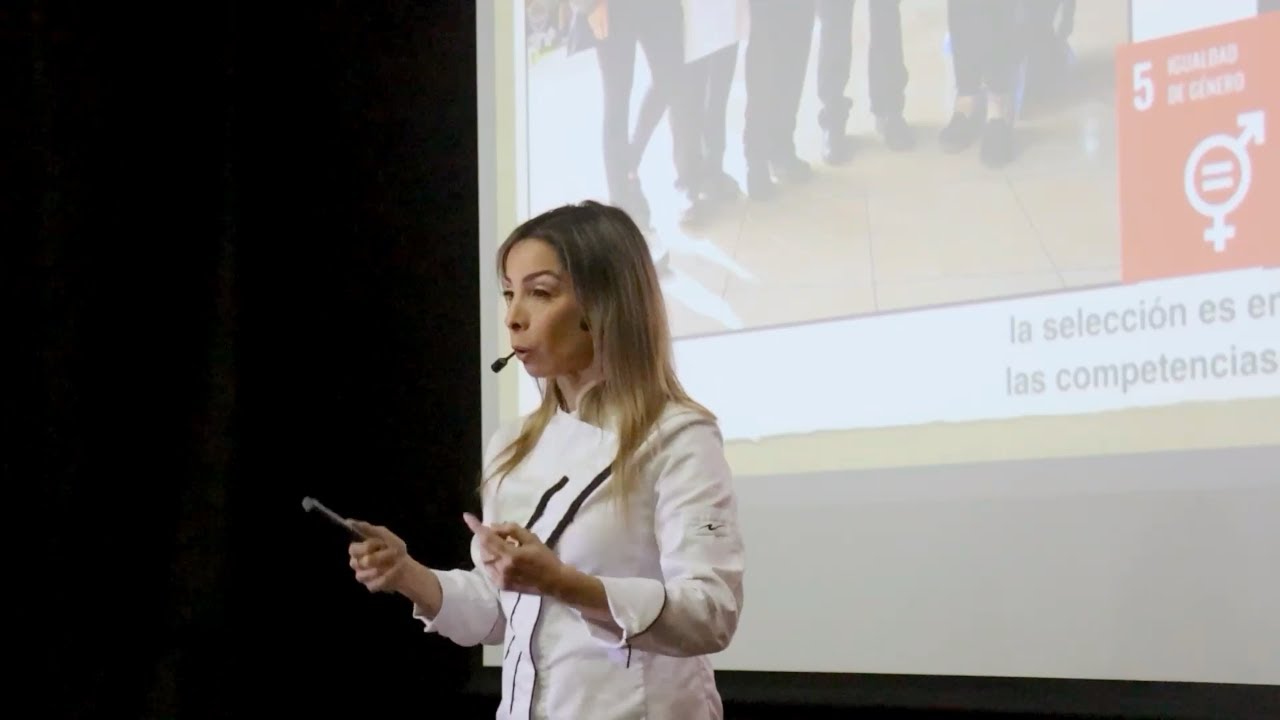 La revoluci&oacute;n sostenible en la cocina | Juliana Romero | TEDxCamacho Youth