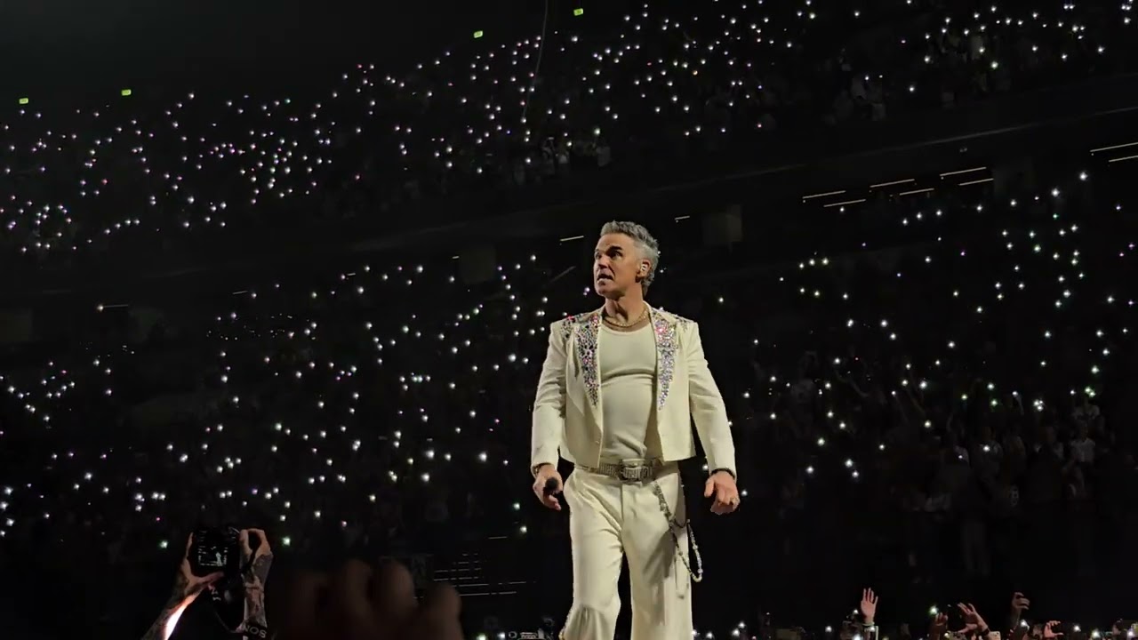 Robbie Williams - Angels (Live @ MVM Dome, Budapest, 2025)