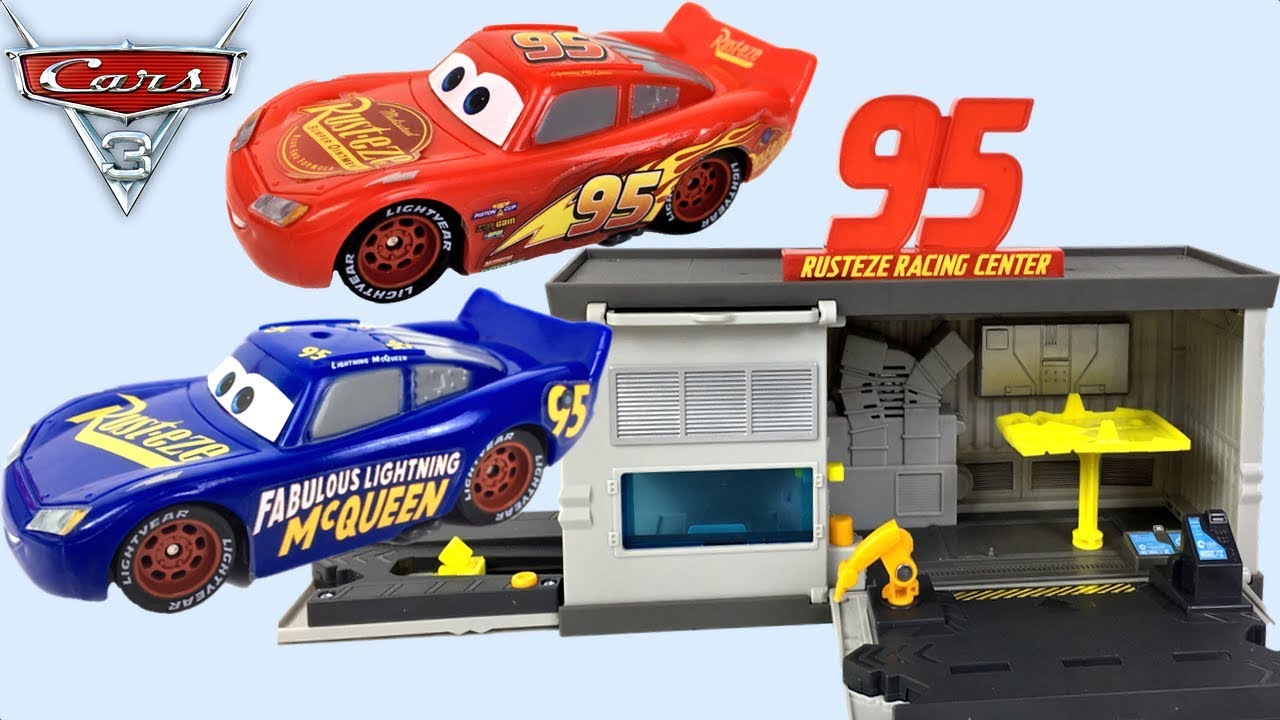 UNBOXING DISNEY PIXAR CARS 3 RUST-EZE QUICK CHANGE GARAGE WITH LIGHTNING MCQUEEN & FABULOUS MCQUEEN