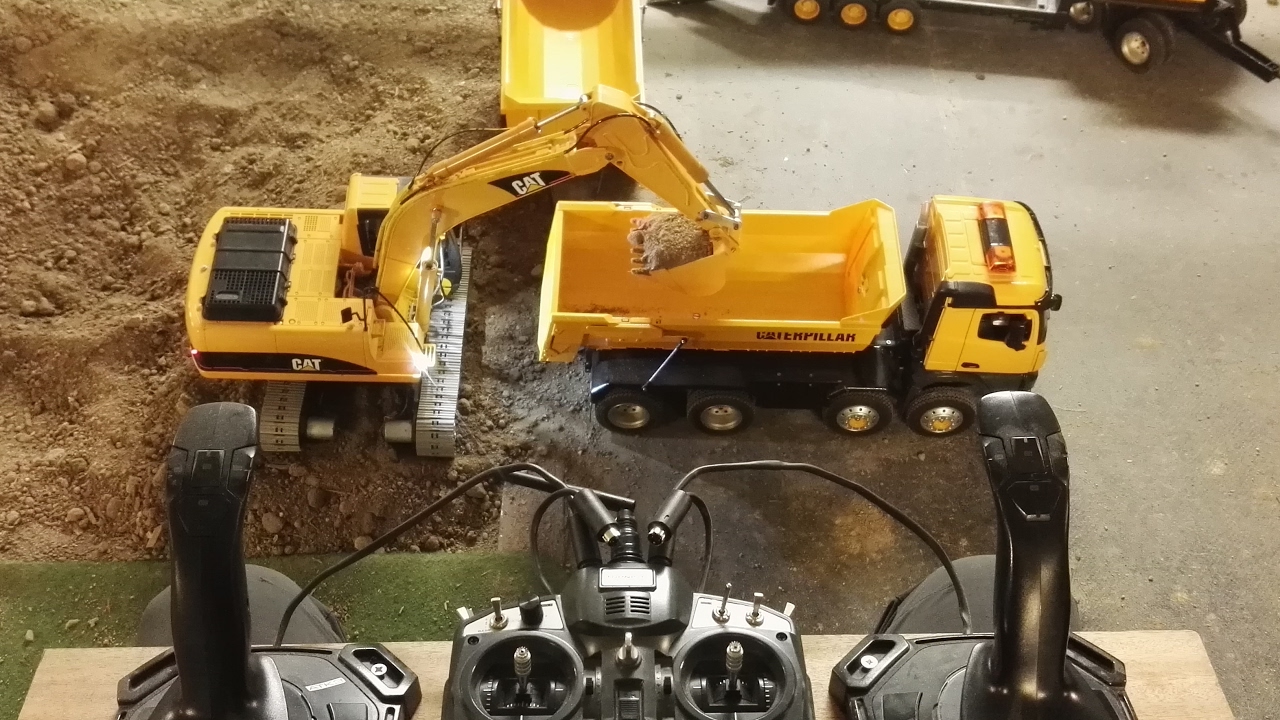 RC Excavator CAT 320 with joysticks