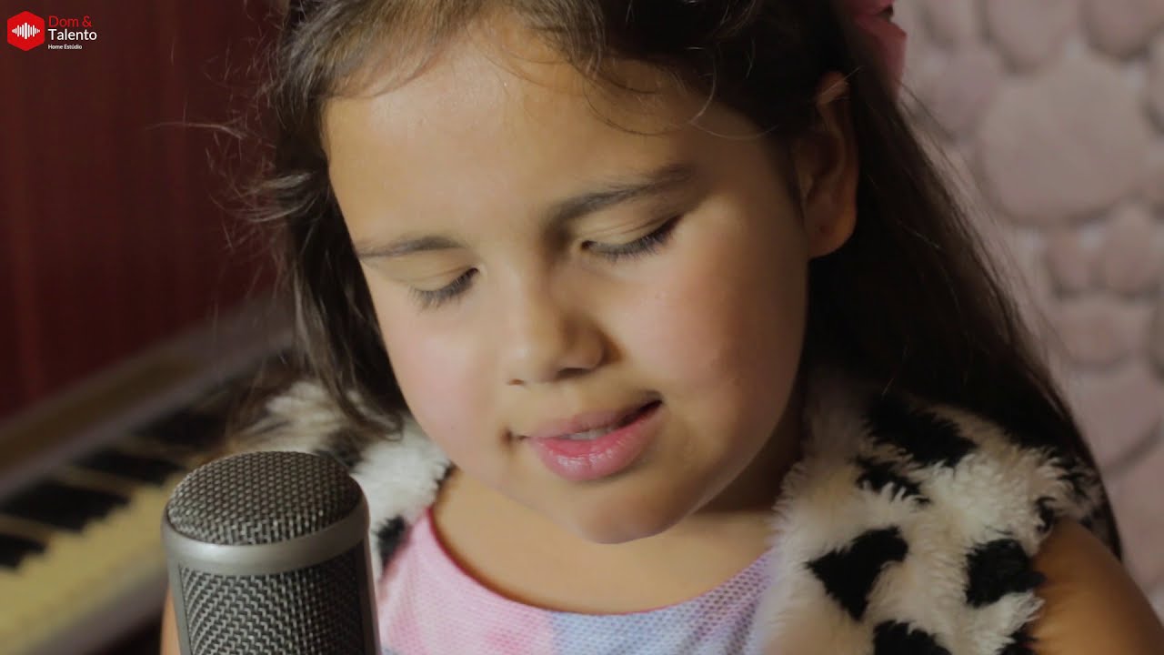 ESSA CRIANÇA LOUVA COM MUITA UNÇÃO!!! ESPÍRITO SANTO - Andressa Vyctória (Cover)