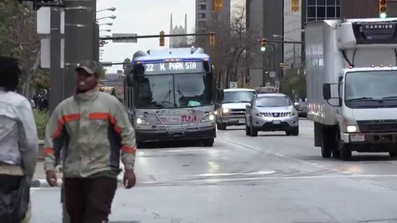 RTA CLEVELAND NEW FLYER XCELSIOR BUS 3255 ON THE 22 IN 4K