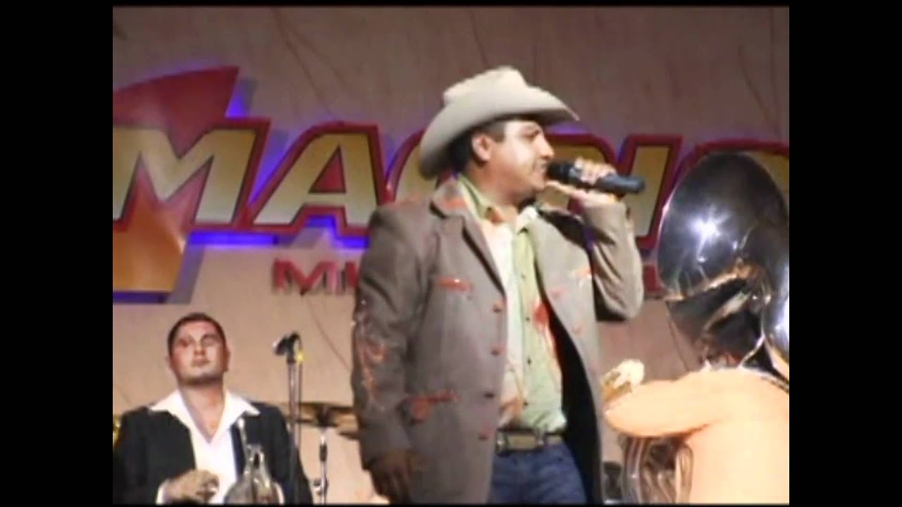 Julion alvarez Ayer la vi por la Calle (en vivo)