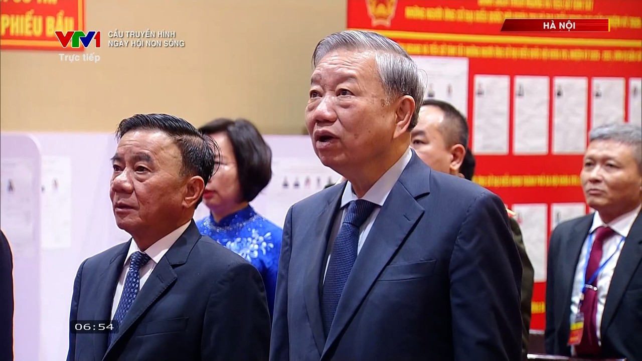 Lễ chào cờ trong ngày bầu cử | VTV24