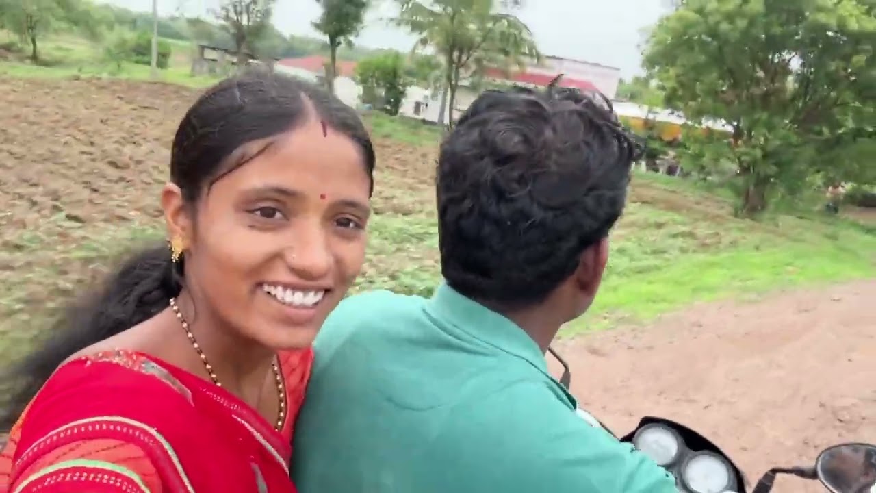 निघाली बघा सुवासिन जेवायला आमच्या गावात ।बघा मी कसली साडी घातली ❤️#गावठीपुनम
