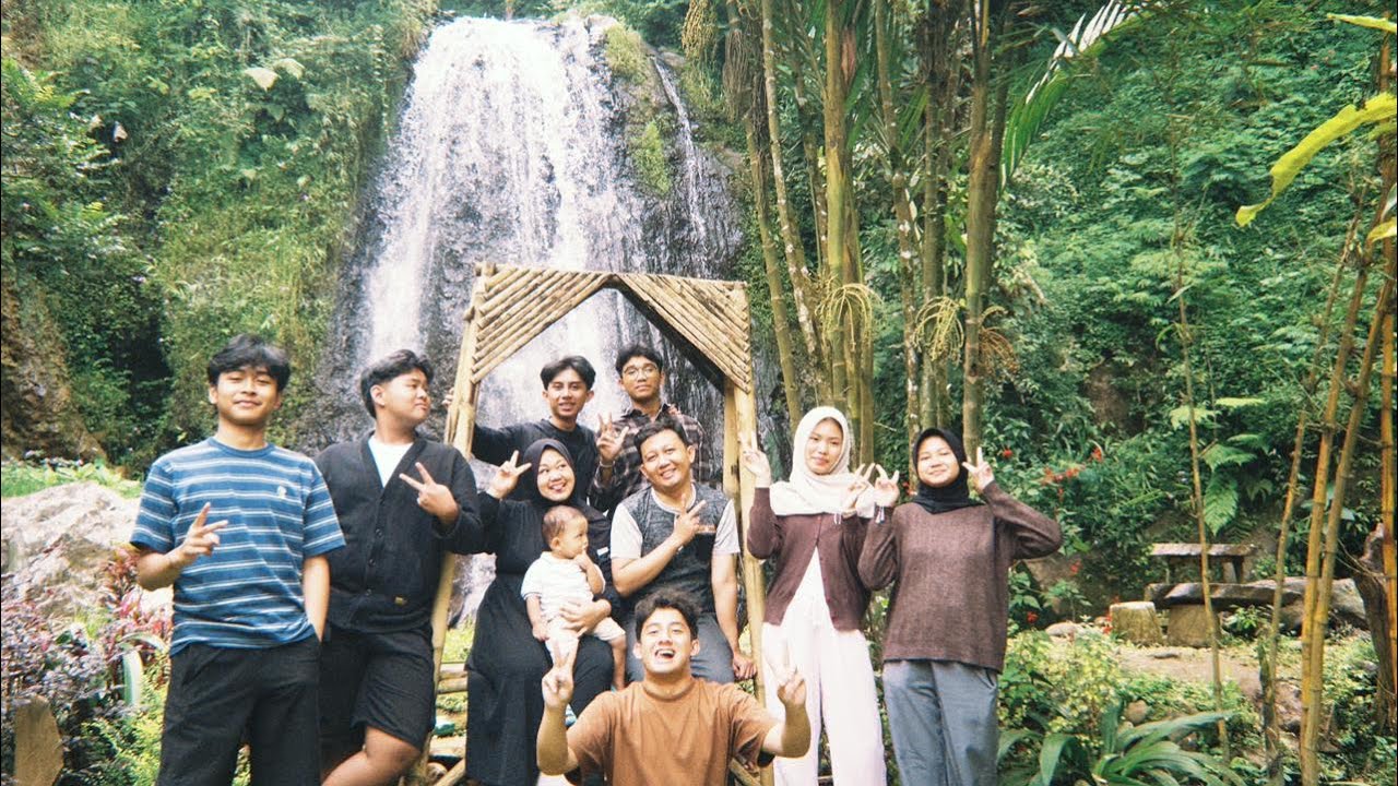faces behind bindes 26’ smadh
