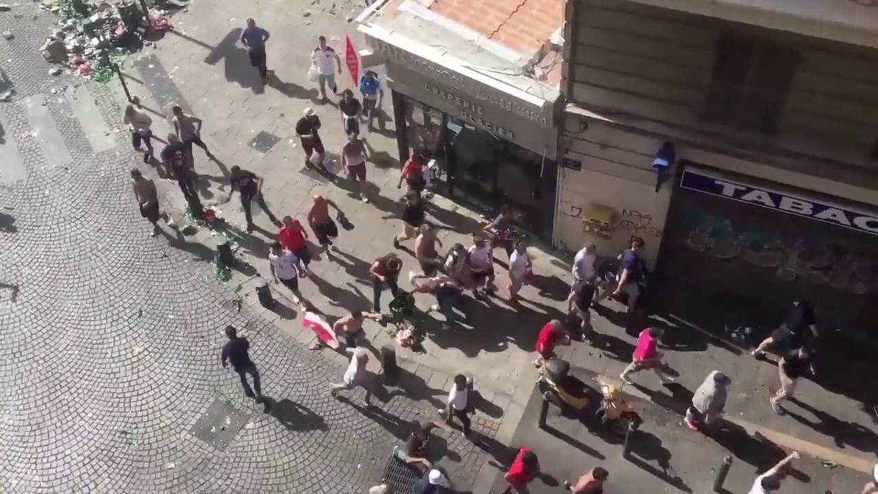Russian hooligans hunt down England fans in Marseille England Russia Euro 2016 match 11.06.2016