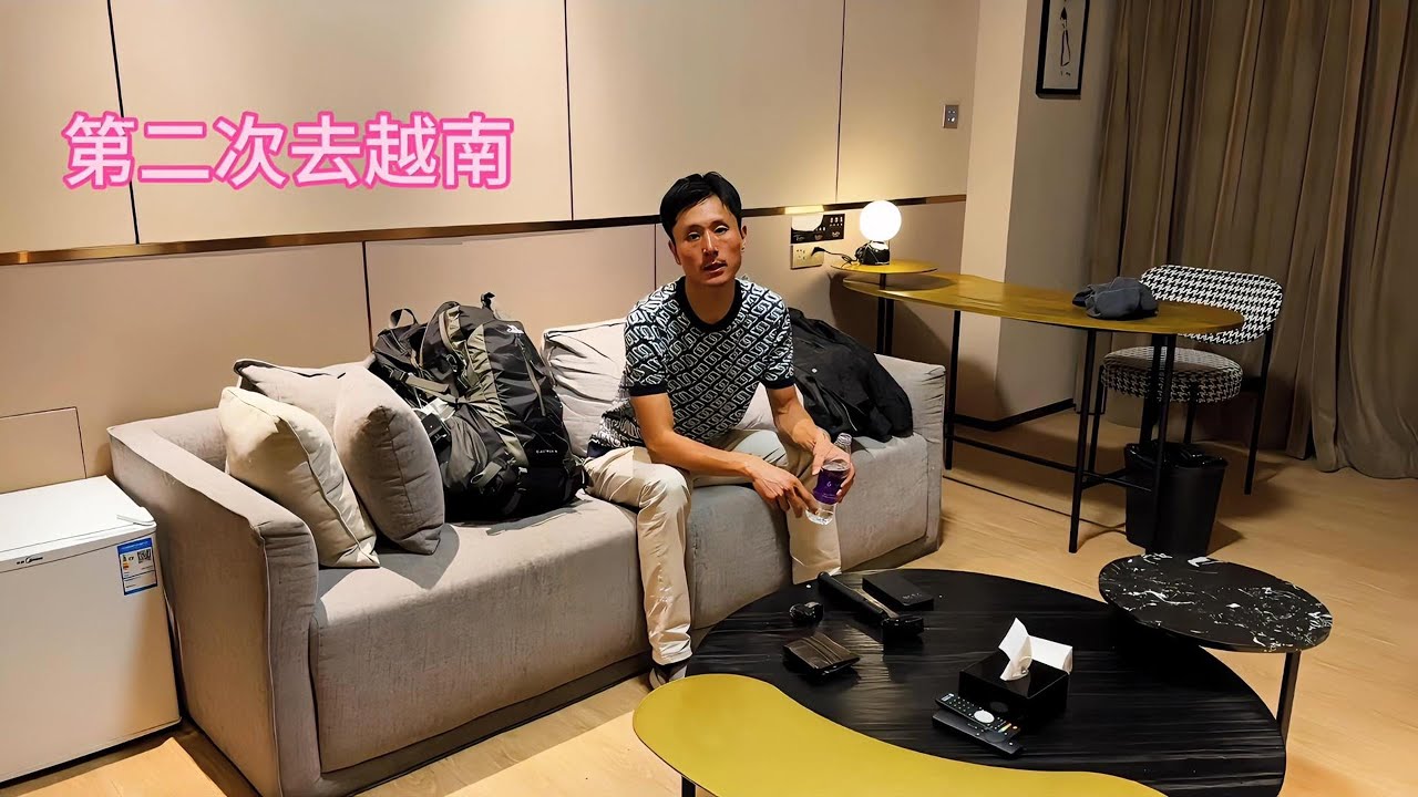 坐了2天的車終於到口岸，明天可以進入越南了，心情激動都失眠了