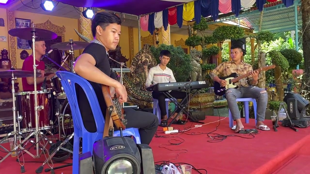 Kathiana chùa giữa band nhạc đa cần trà vinh