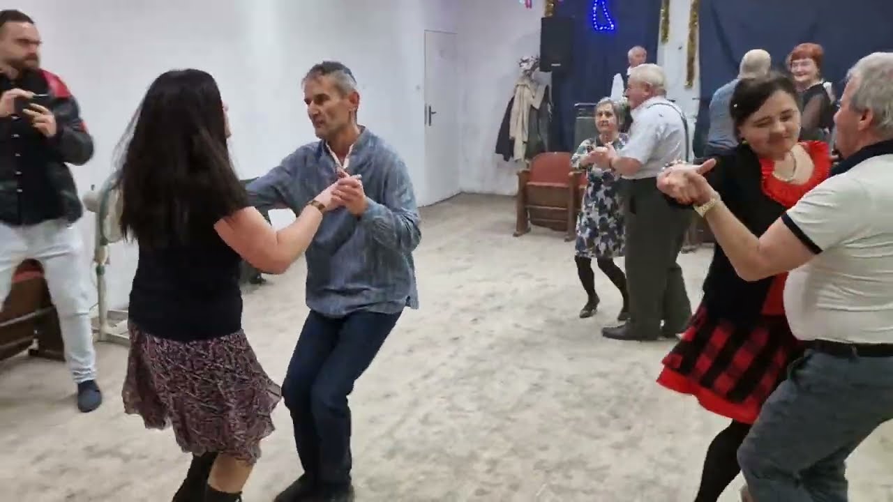 Dziarska polka od kapeli Bronka Machla dla niezmordowanych,taneczny karnawał w Sycynie.