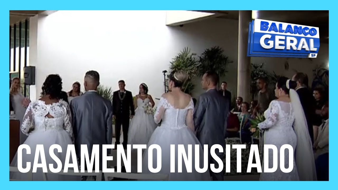 Noivos fazem casamento comunitário em cemitério