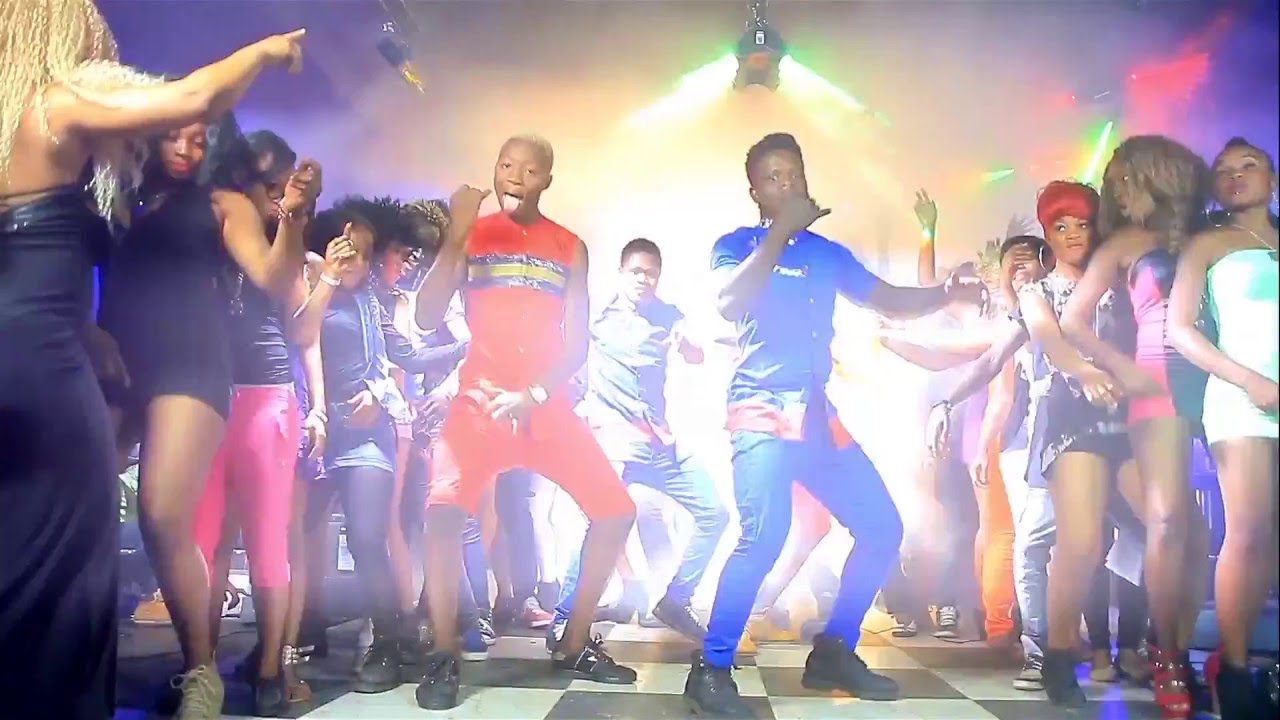 DAVID LE COMBATTANT   C'EST DOUX DOUX DEH Clip Officiel