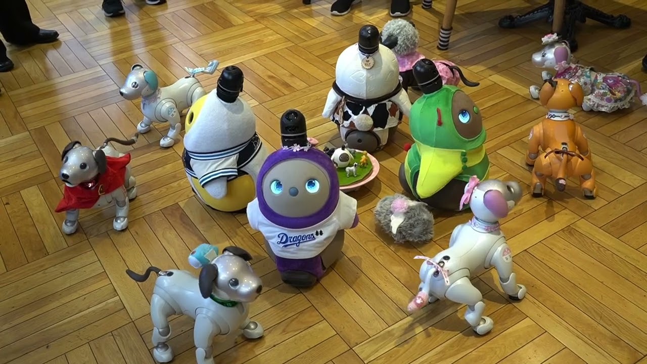 64回目のペンギンカフェはのんびり他のロボットとも遊ぶ