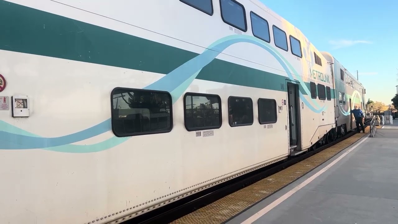 The arrival and departure of metrolink 1164 at Oxnard station on 1/10/26