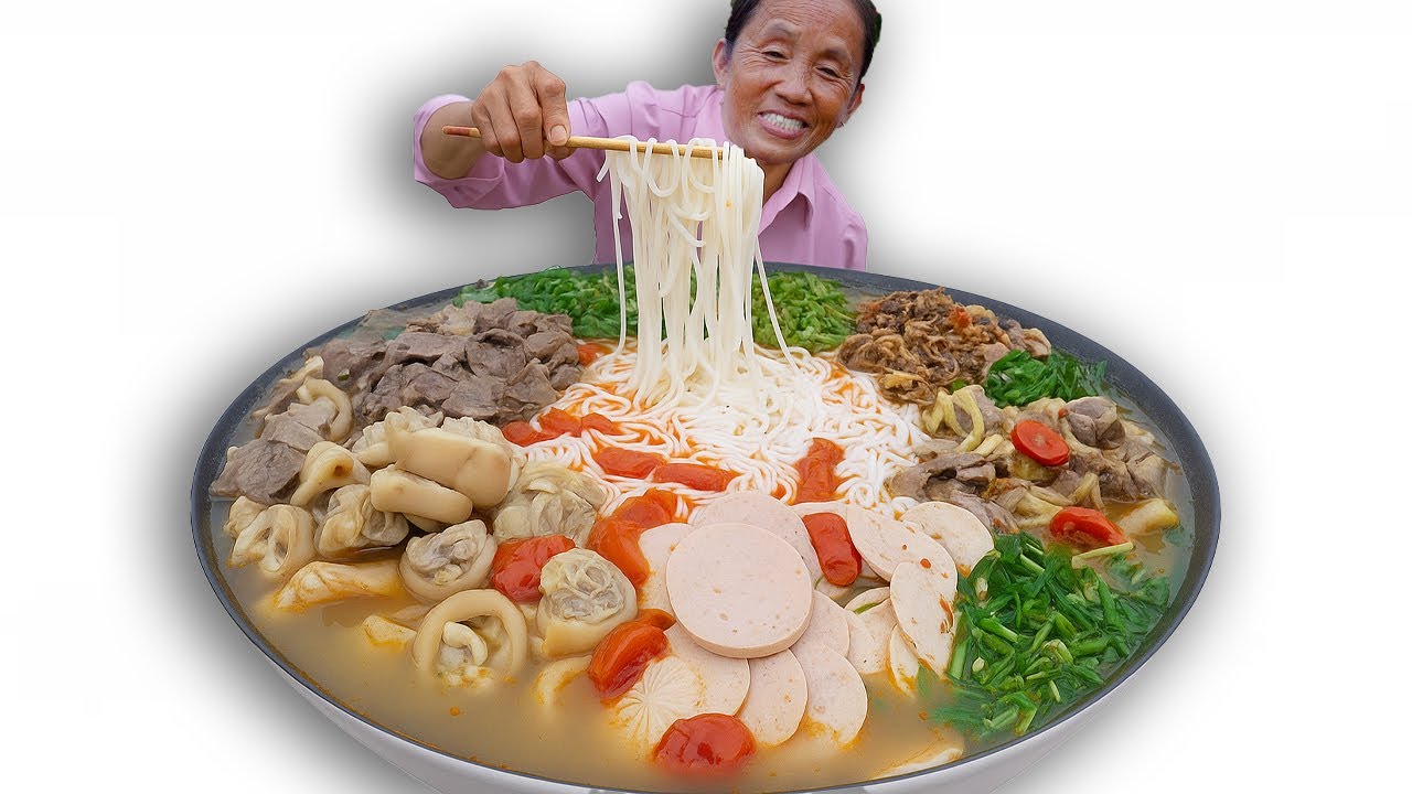 Bà Tân Vlog - Lần Đầu Làm Bát Bún Bò Huế Khổng Lồ Đãi Cả Làng