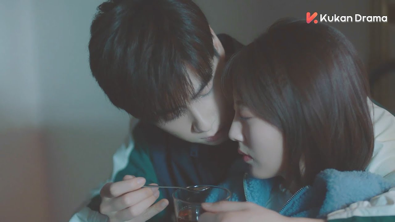小女友生病了，神枪手把她抱在怀里喂药，贴身照顾！💘| clip 你好神枪手 Hello, the Sharpshooter
