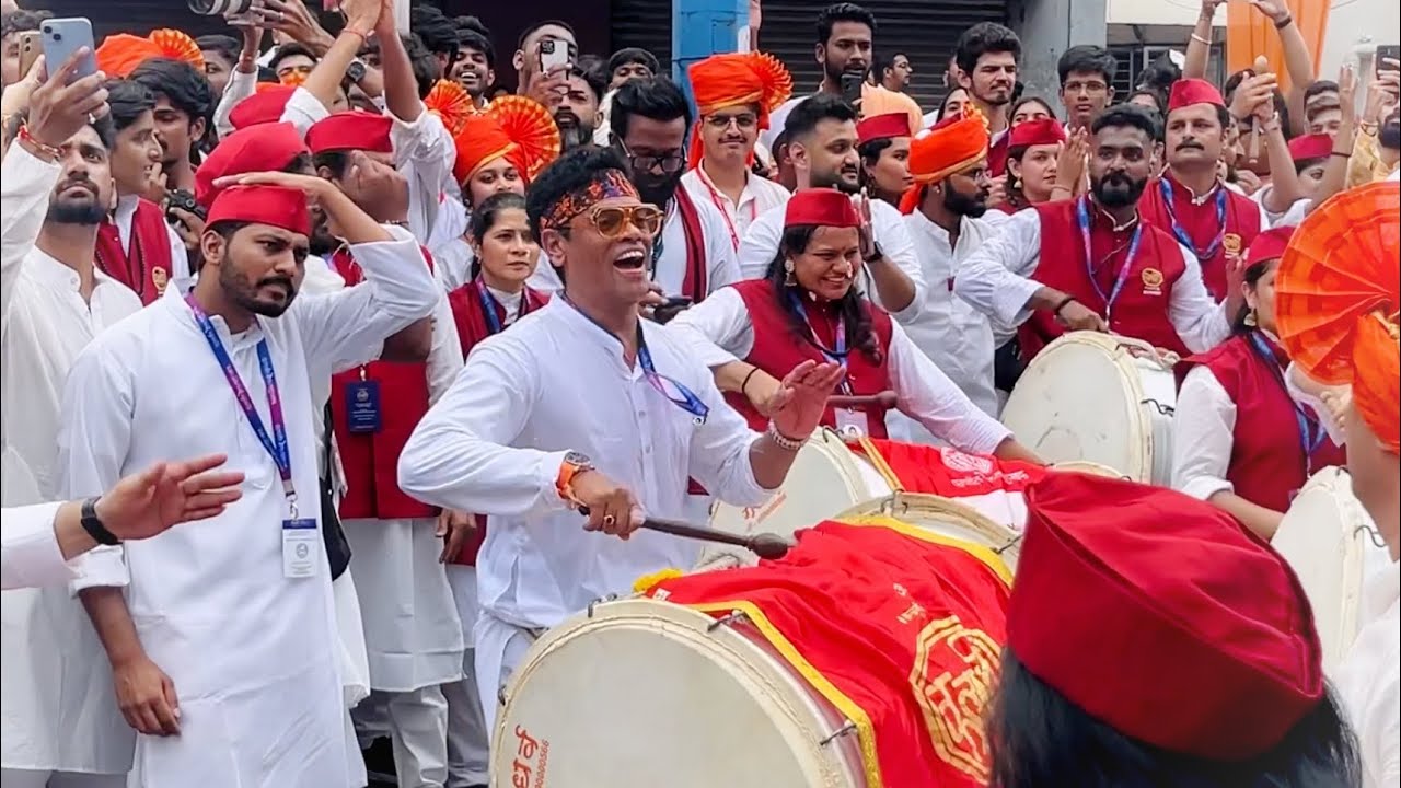 Sidharth Jadhav Enjoying Dhol Tasha | Kalwant Pathak | Ganesh Utsav Pune 2025 #dholtasha