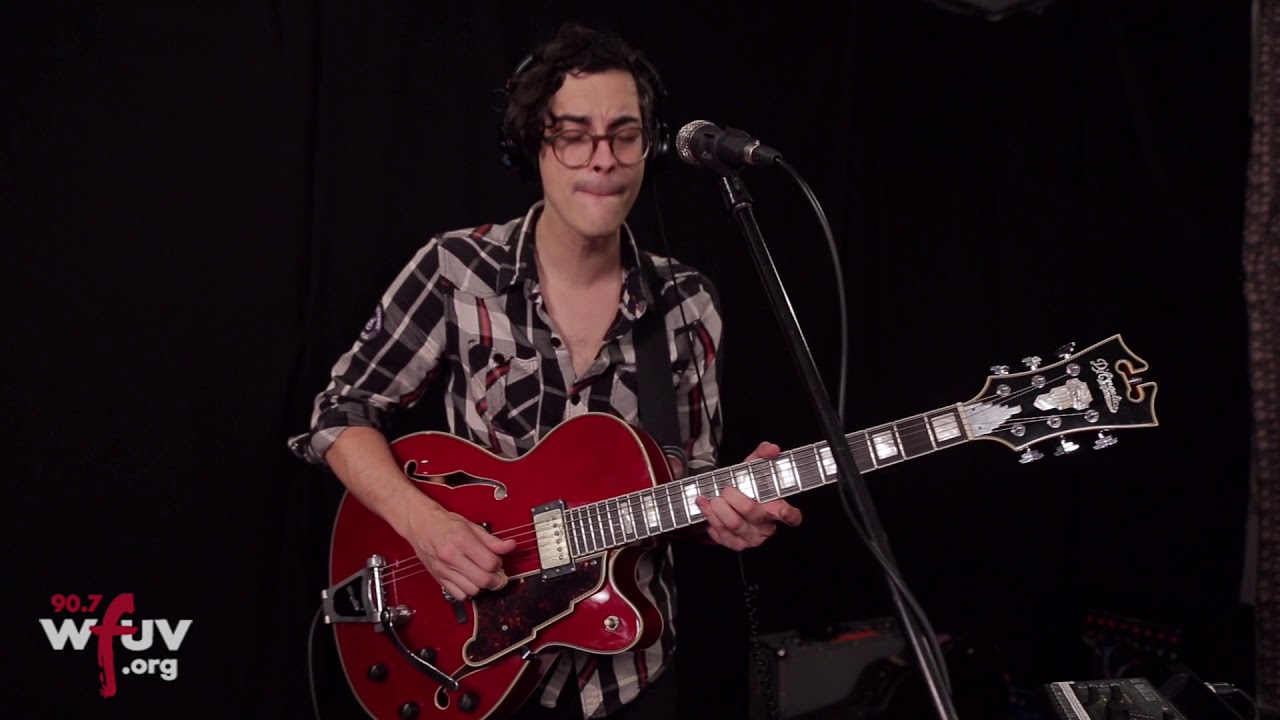 Shakey Graves - "Mansion Door" (Live at WFUV)