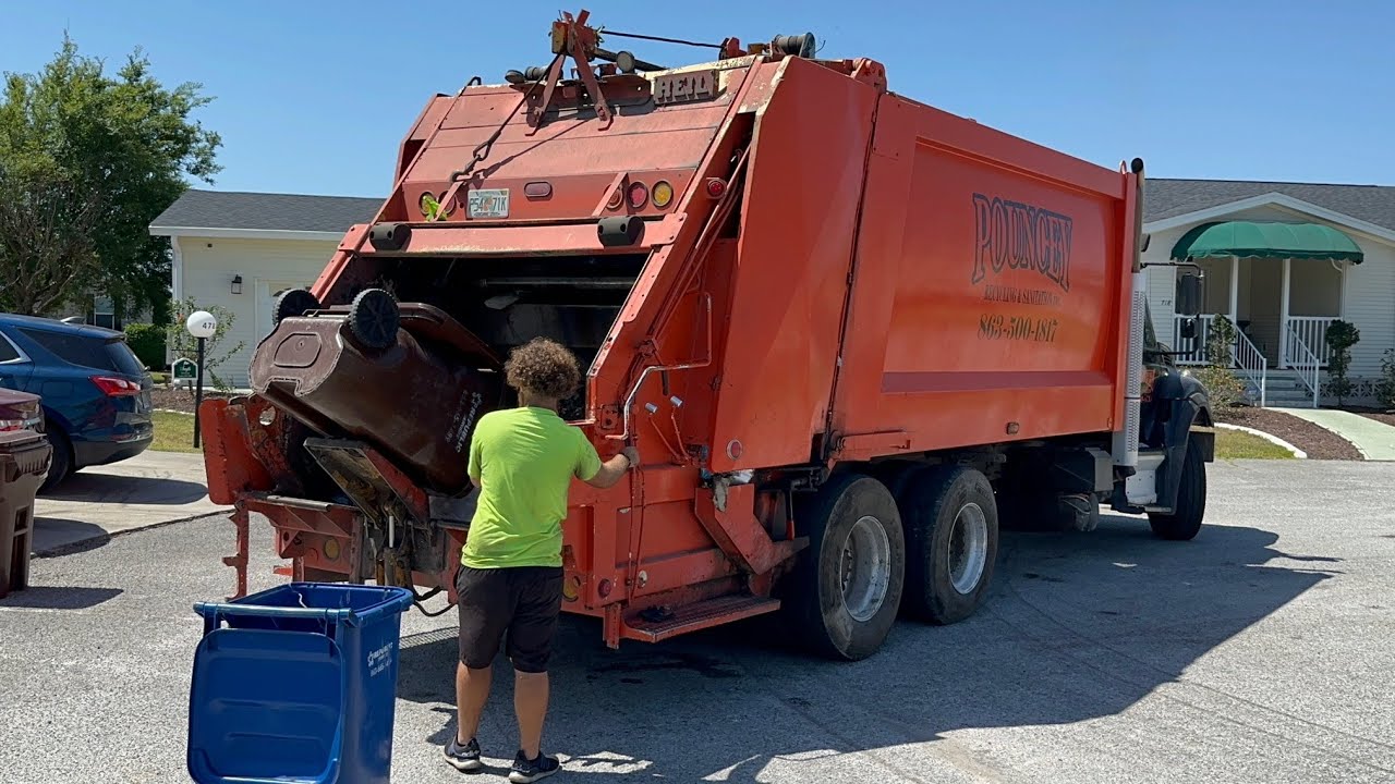 Orange Pouncey Sanitation International Heil 5000 Rear Loader Garbage Truck Packing Mixed Waste