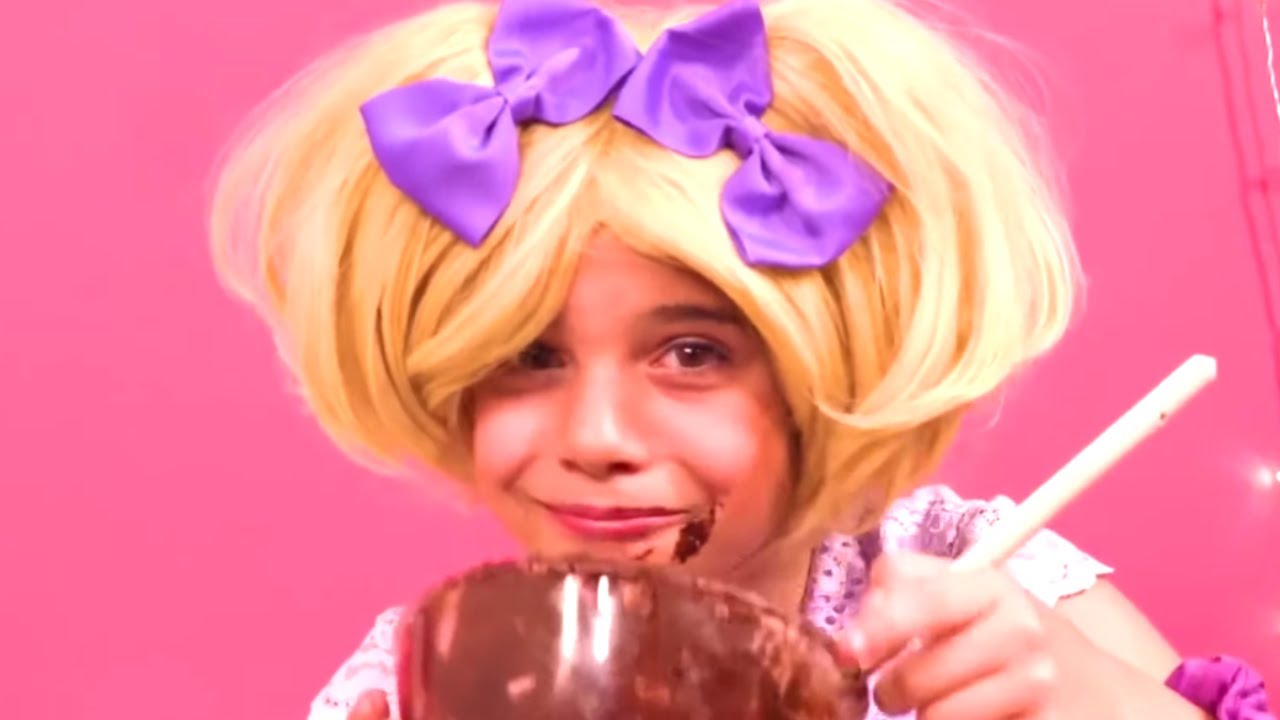 Princess Esme's Chocolate Cake Baking FAIL | Kiddyzuzaa - Princesses In Real Life