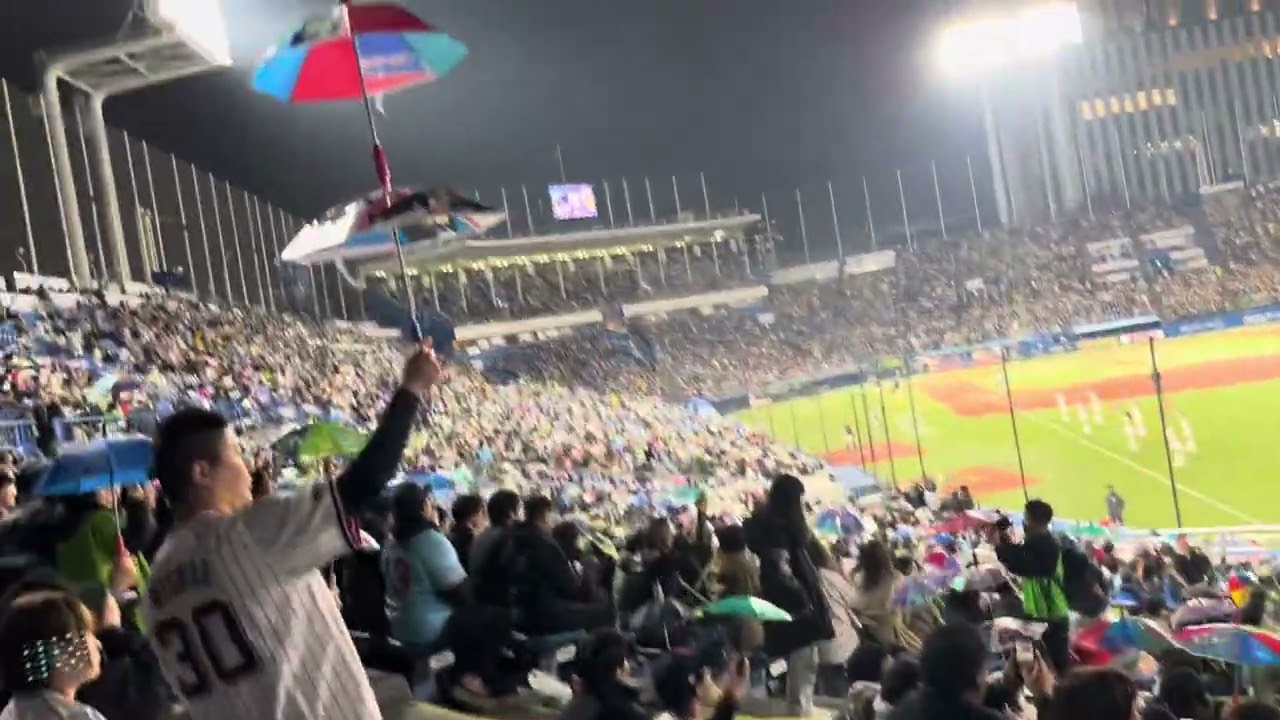 Tokyo Ondo! Tokyo Yakult Swallows NPB Umbrella Dance.