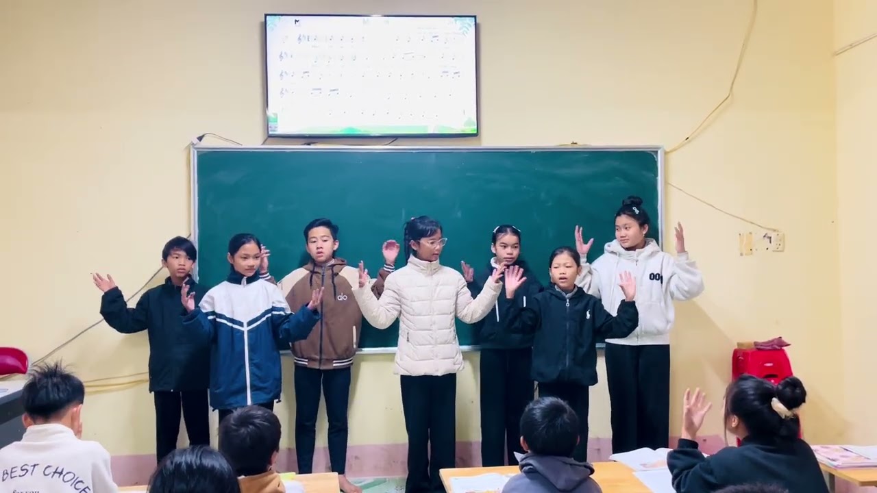 Mưa rơi - Lớp 6 Vận động theo nhac